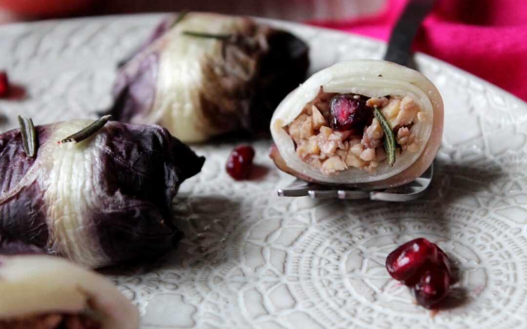 Involtini di radicchio con tempeh e melograno