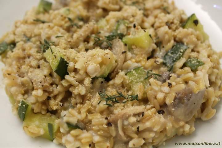Risotto con avena e crema formaggiosa