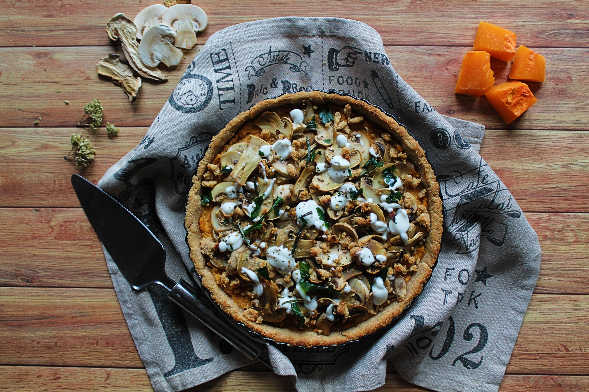 torta salata con zucca e funghi