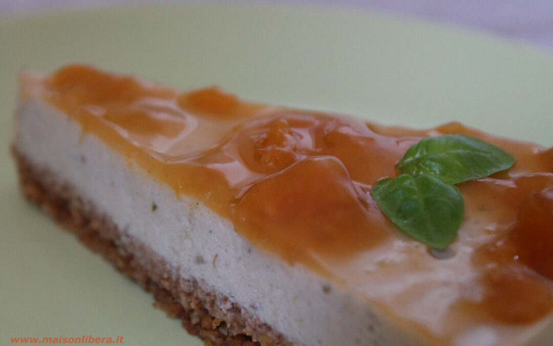 Cheesecake vegan pesche e basilico