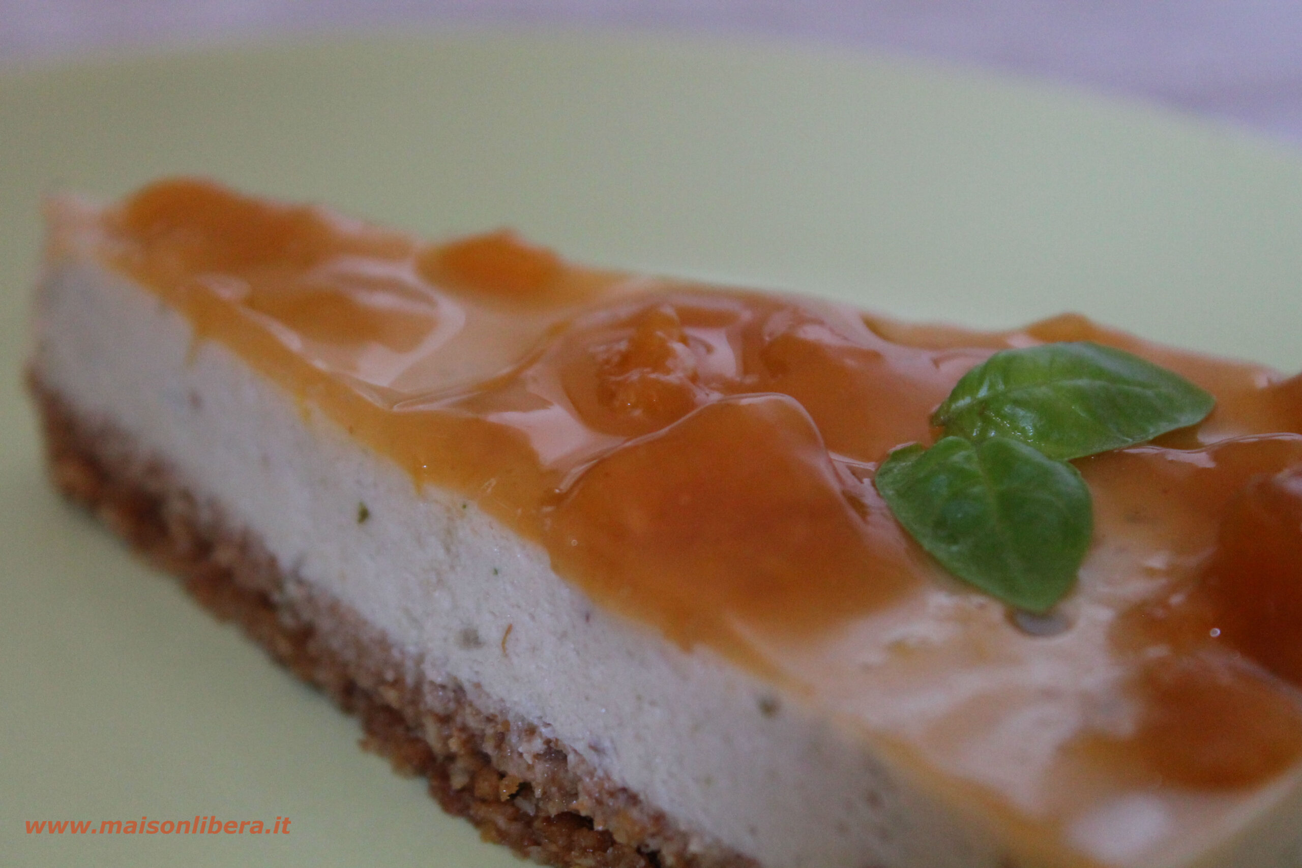 cheesecake vegan pesche e basilico