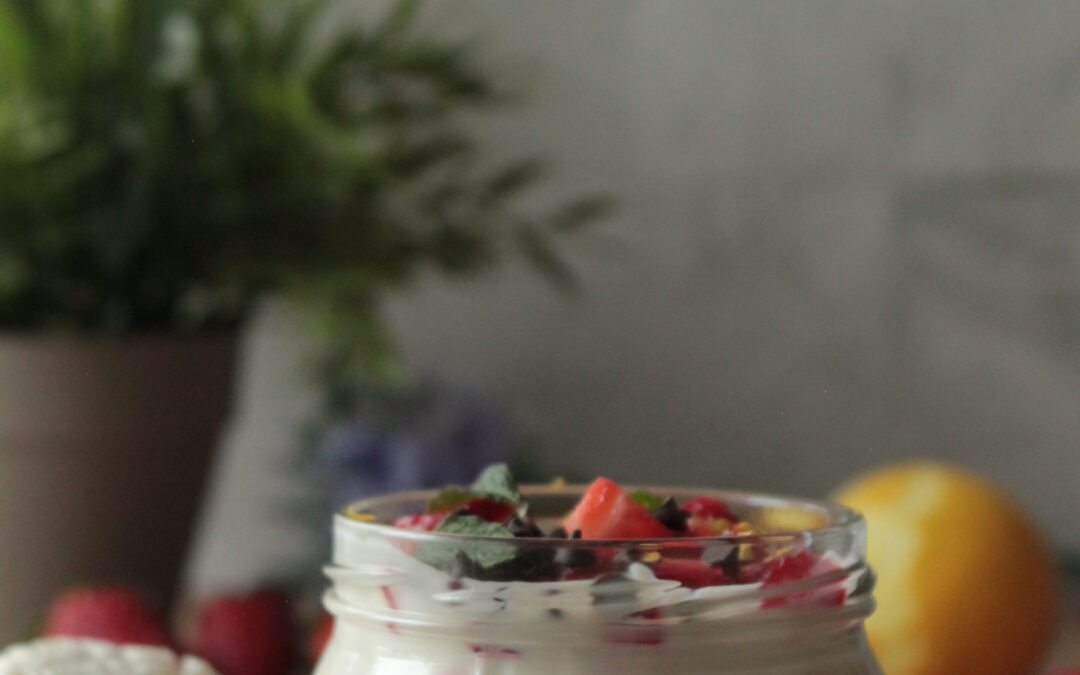 Bicchiere goloso con le fragole