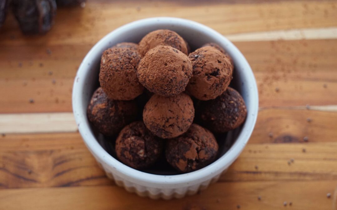Tartufini al cacao e nocciole con datteri