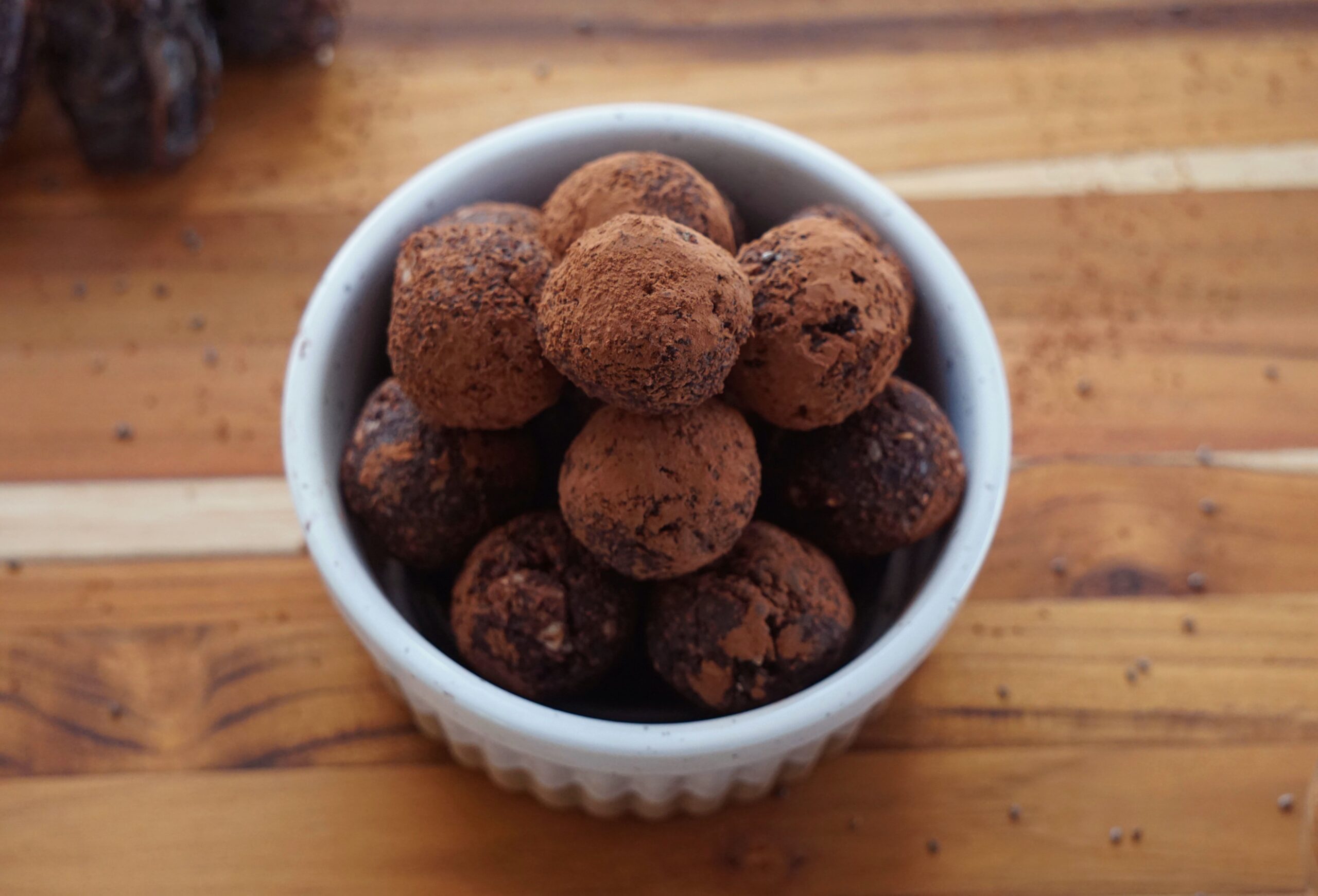 Tartufini al cacao e nocciole con datteri